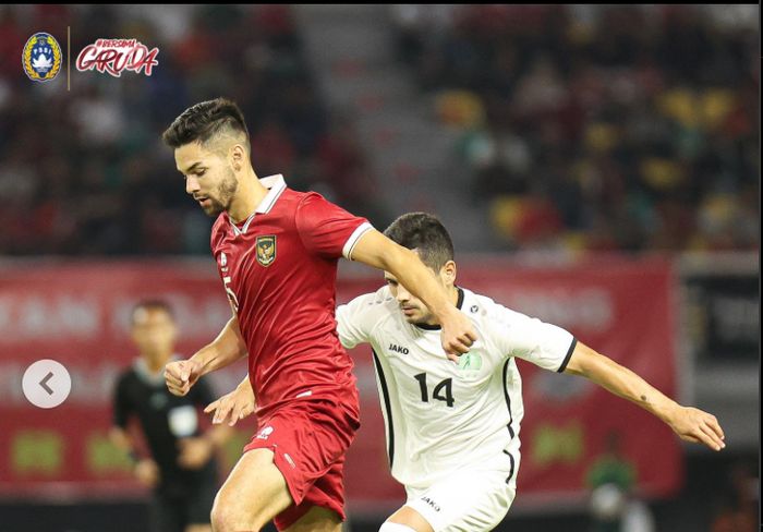 Pemain naturalisasi Sandy Walsh saat menjalani debut pertamanya di timnas Indonesia dalam laga melawan Turkmenistan pada FIFA Matchday di Stadion Gelora Bung Tomo, Surabaya, Jumat (8/9/2023).