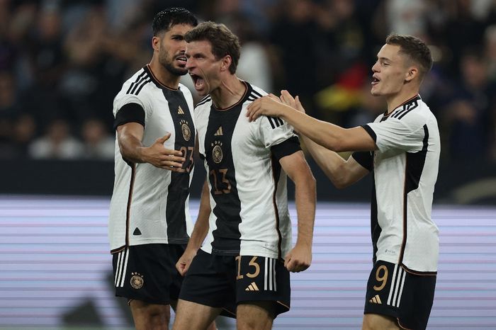 Thomas Mueller (tengah) merayakan gol untuk timnas Jerman ke gawang timnas Prancis pada FIFA Matchday di Dortmund (12/9/2023).