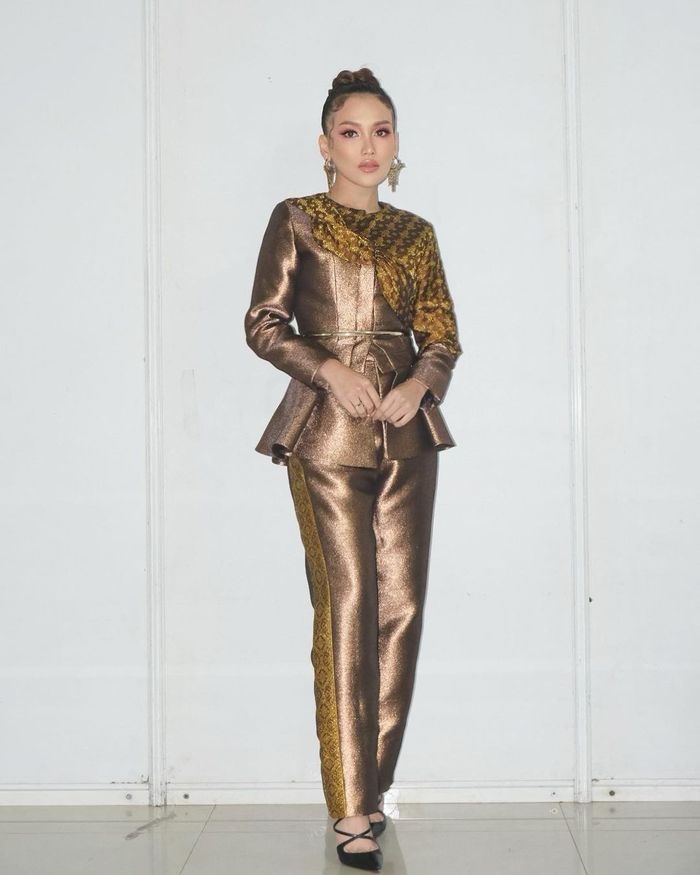 Penampilan Ayu Ting Ting saat manggung di acara Kemenparekraf.