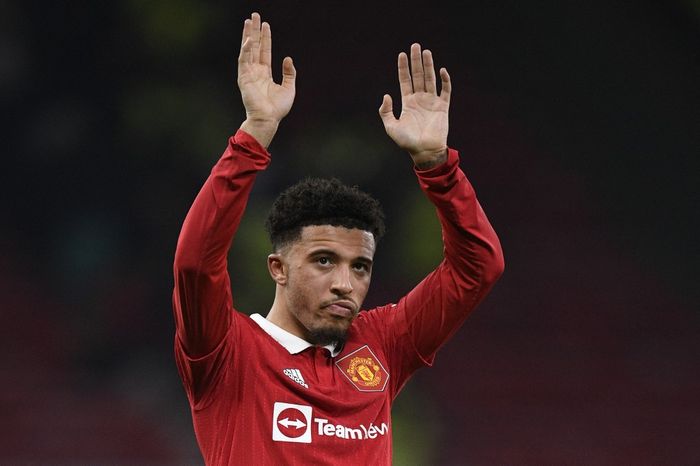 Reaksi Jadon Sancho dalam partai Manchester United vs Leeds United pada lanjutan Liga Inggris di Old Trafford (8/2/2023). Akibat konflik dengan Erik ten Hag, Sancho diasingkan dari tim utama Man United.