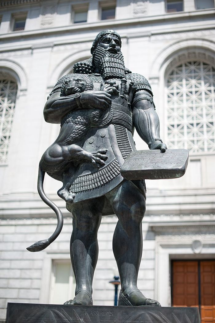 Asyurbanipal disebut-sebut sebagai pejuang yang kejam dalam sejarah dunia. Ia kerap memberi hukuman kejam pada raja dan pengkhianat.