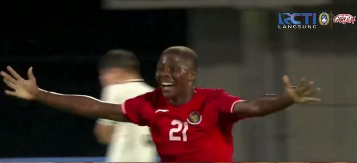 Selebrasi Hugo Samir usai mencetak gol untuk timnas U-24 Indonesia ke gawang Kirgistan di laga perdana grup F Asian Games 2022, di Zhejiang Normal University East Stadium, Zhejiang pada Selasa (19/9/2023).