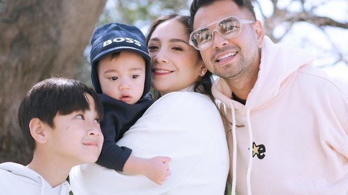 Keluarga Nagita Slavina dan Raffi Ahmad