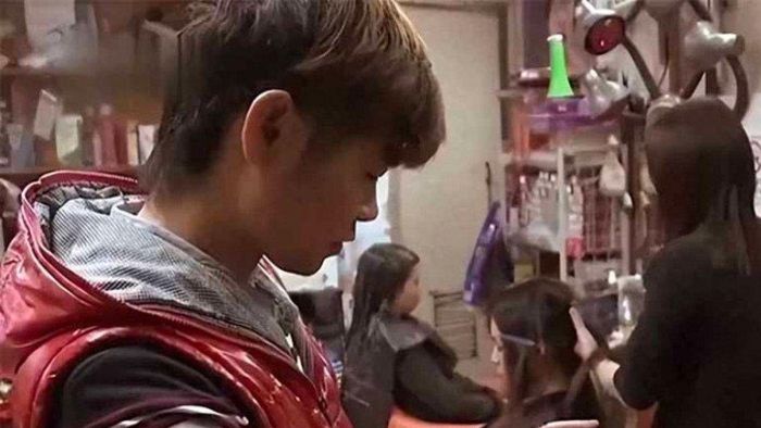 Pasutri tak sengaja tabrak pengemis, ternyata anak sendiri yang sudah lama hilang 