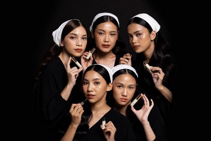 Model kecantikan produk Gu&egrave;le