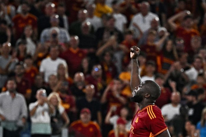 Romelu Lukaku langsung tajam setelah dilatih Jose Mourinho di AS Roma dengan mencetak 2 gol dalam 3 aksi perdananya. Lukaku juga pertajam rekor selalu cetak gol dalam 12 penampilan beruntun di Liga Europa.