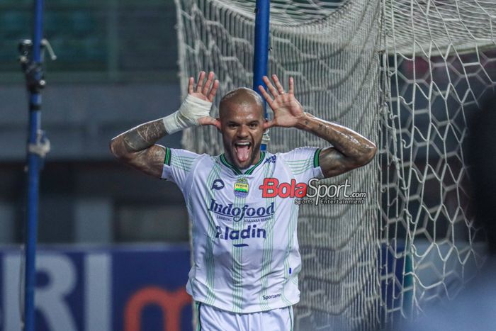 David Da Silva sedang melakukan selebrasi seusai mencetak gol dalam laga pekan ke-13 Liga 1 2023 antara Bhayangkara FC versus Persib Bandung di Stadion Patriot Candrabhaga, Bekasi, Jawa Barat, Sabtu (23/9/2023).