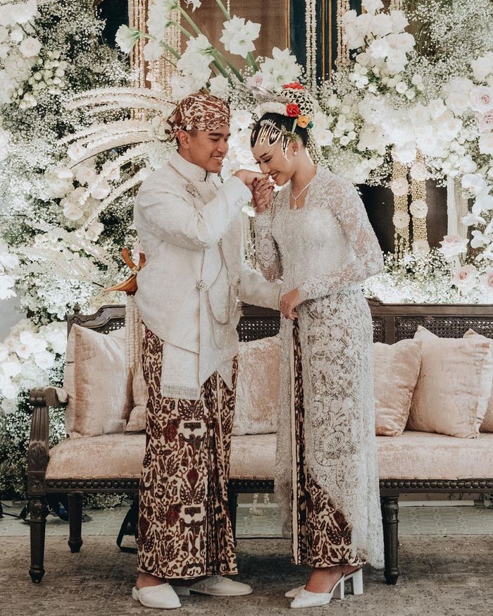 Kebaya pernikahan Erina Gudono