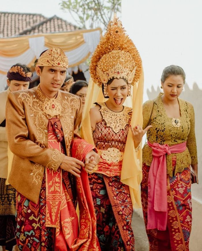 Kebaya pernikahan adat Bali