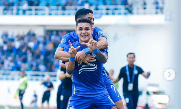 Pemain PSIS Semarang Gali Freitas saat selebrasi setelah mencetak gol ke gawang PSM Makassar dalam laga pekan ke-14 Liga 1 2023/2024 di Stadion Jatidiri, Semarang, Sabtu (30/9/2023)