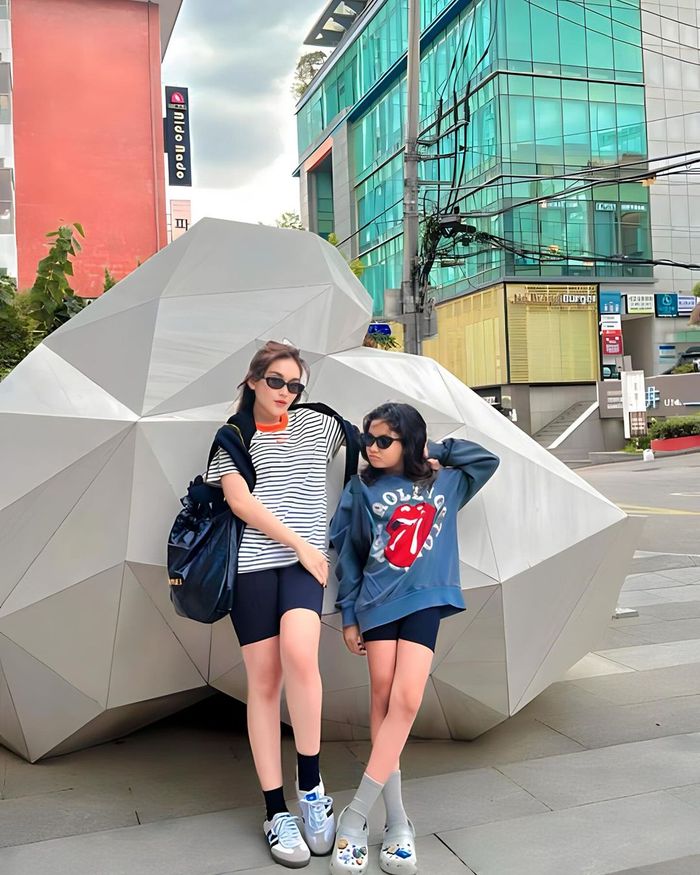 OOTD Ayu Ting Ting di Korea Selatan.