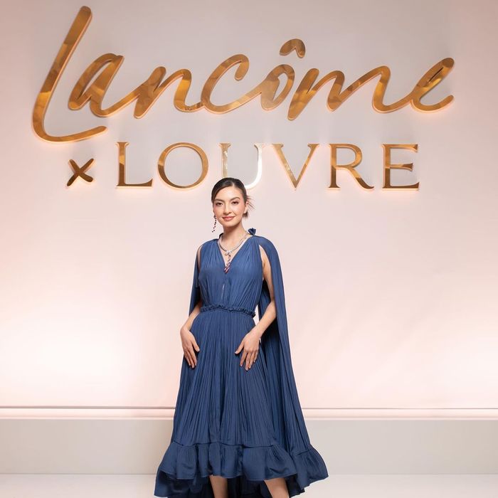 Penampilan Raline Shah di Museum Lauvre.