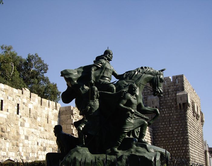 Patung Salahuddin a Ayubi di Damaskus.