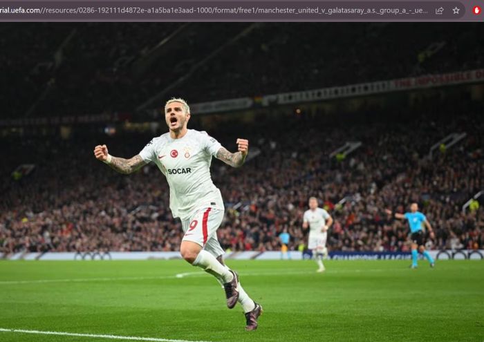 Penyerang Galatasaray, Mauro Icardi, merayakan gol ke gawang Manchester United pada babak penyisihan Grup A Liga Champions 2023-2024 di Stadion Old Trafford, Selasa (3/10/2023).