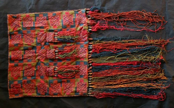 Tekstil Kekaisaran Inca memiliki corak warna dan desain dengan arti khusus.