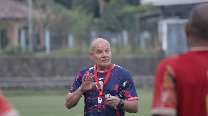 Pelatih baru PSS Sleman, Bertrand Crasson, menggantikan Marian Mihail.