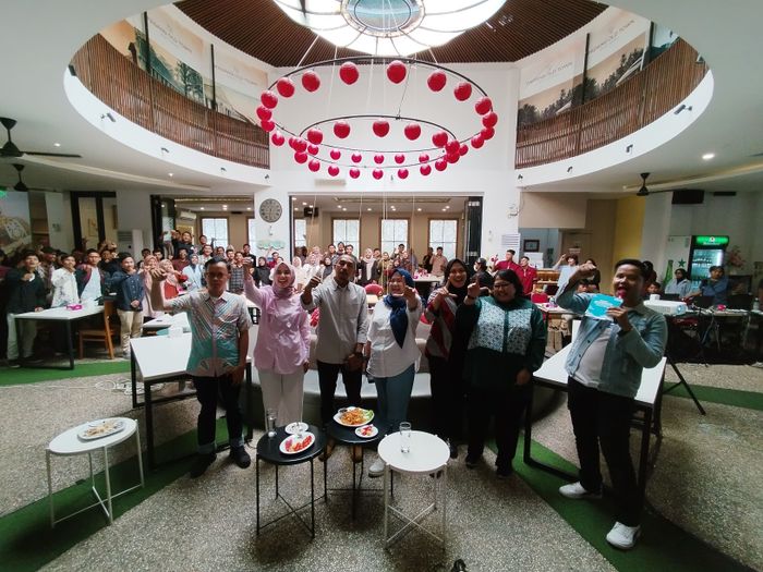 Forum literasi ini dihadiri oleh banyak mahasiswa di Padang.