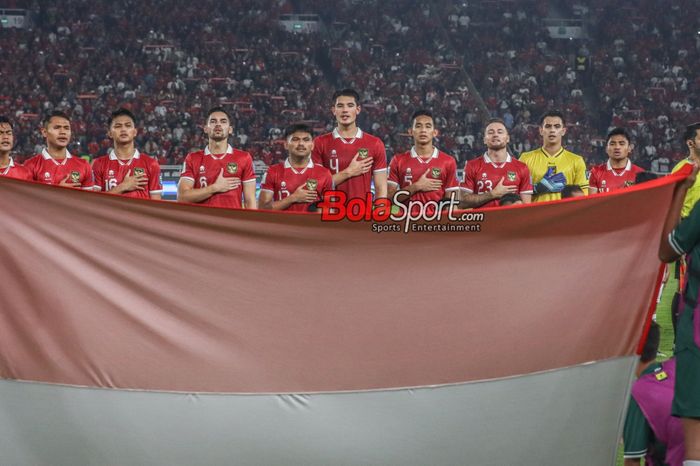 (Dari kiri ke kanan) Sejumlah pemain timnas Indonesia yakni Dimas Drajad, Hokky Caraka, Sandy Walsh, Saddil Ramdani, Elkan Baggott, Rizky Ridho, Nadeo Argawinata, dan Asnawi Mangkualam Bahar.