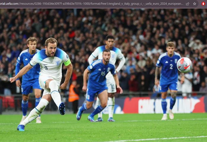 Penyerang timnas Inggris, Harry Kane, mencetak gol ke gawang timnas Italia dalam lanjutan Kualifikasi EURO 2024 di Stadion Wembley, Selasa (17/10/2023) waktu setempat.