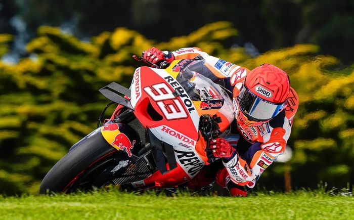 Pembalap Repsol Honda, Marc Marquez saat tampil pada sesi practice MotoGP Australia 2023 di Sirkuit Philip Island, Australia, Jumat (20/10/2023)