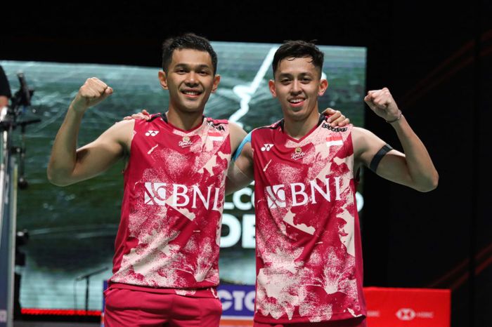 Ganda putra Indonesia, Fajar Alfian/Muhammad Rian Ardianto sedang berpose usai berhasil lolos ke perempat final Denmark Open 2023