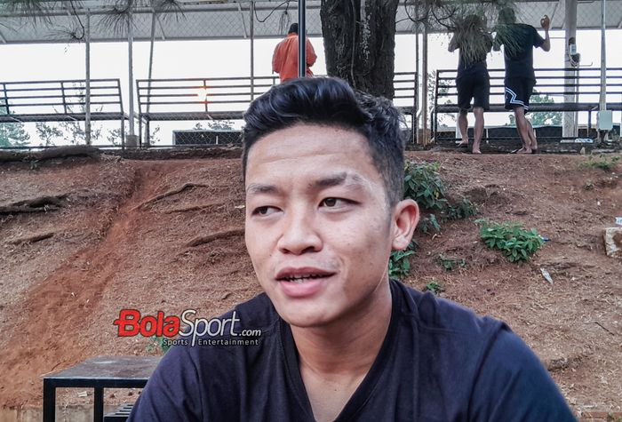 Bek sayap kanan Persija Jakarta, Ilham Rio Fahmi, saat ditemui di kawasan Nirwana Park, Sawangan, Jawa Barat, Selasa (24/10/2023).