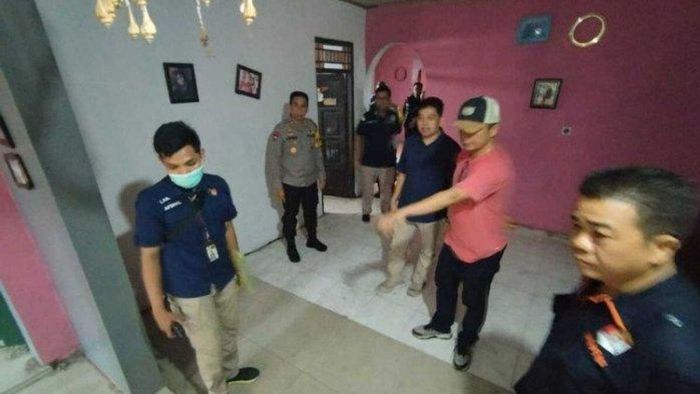 Kondisi dalam rumah almarhumah Tuti Suhartini dan Amel setelah 2 tahun dibiarkan kosong.