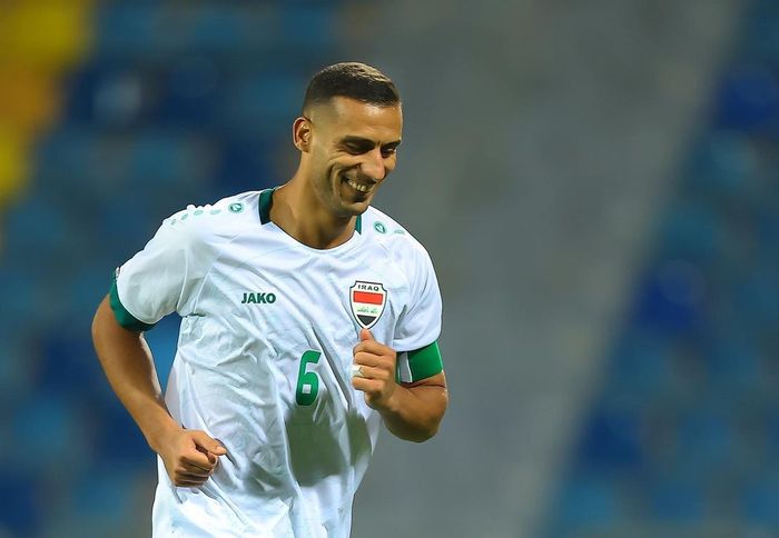 Potret kapten timnas Irak, Ali Adnan saat menghadapi FIFA Matchday Oktober menantang Yordania.
