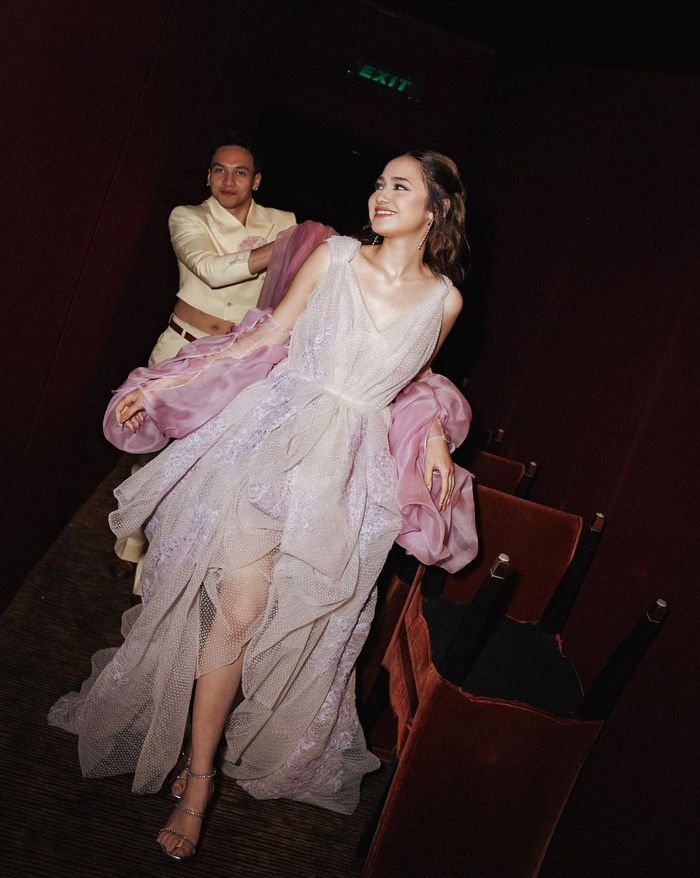 Syifa Hadju dan Jefri Nichol di gala premier film Mohon Doa Restu.