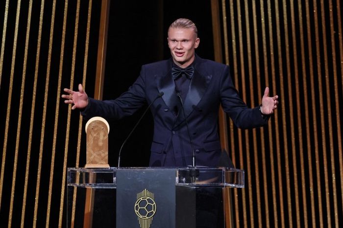 Erling Haaland memenangi Gerd Mueller Award dalam acara seremoni Ballon d'Or 2023.