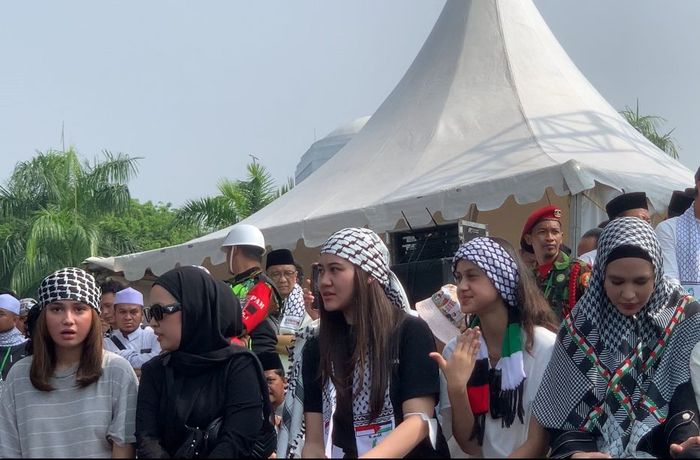 Sederet artis Indonesia hadir dalam Aksi Damai Bela Palestina, Minggu (5/11/2023) pagi.