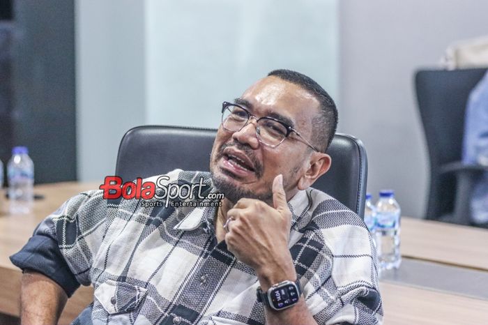 Anggota Komite Eksekutif (Exco PSSI), Arya Sinulingga, sedang memberikan keterangan kepada awak media di Kantor PSSI, GBK Arena, Senayan, Jakarta, Senin (6/11/2023).