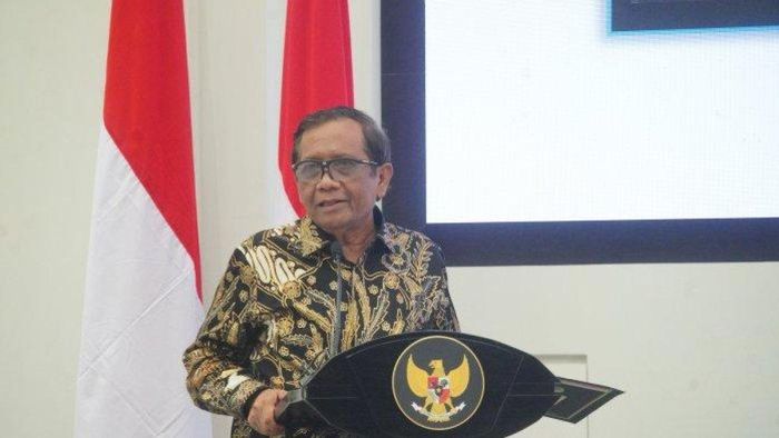 Kronologi Mahfud MD pernah kena tilang polisi gegara sang sopir terobos lampu merah, Sang mantan menteri enggan diistimewakan.