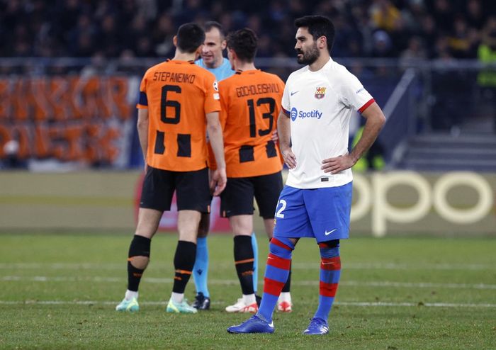 Gelandang Barcelona, Ilkay Guendogan, tampil pada laga Liga Champions melawan Shakhtar Donetsk di Volksparkstadion, Selasa (7/11/2023).