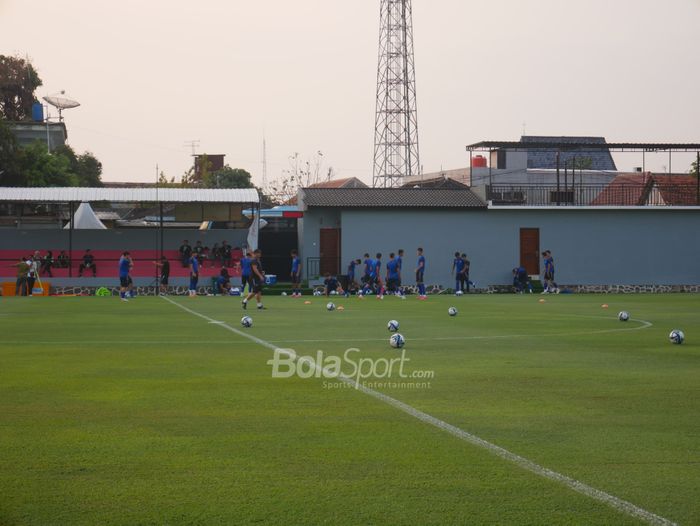 Sesi latihan Timnas U-17 Uzbekistan di Lapangan Blulukan, Karanganyar, Rabu (8/11/2023)