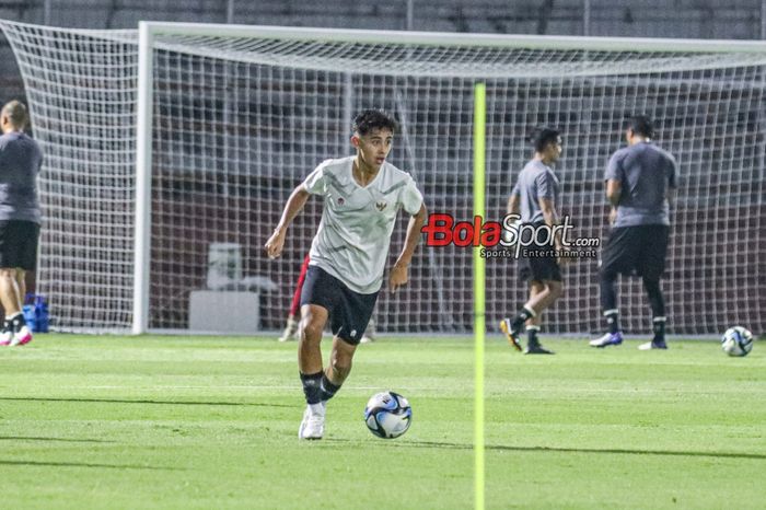 Pemain keturunan timnas U-17 Indonesia, Welber Jardim, sedang berlatih di Stadion 10 November, Surabaya, Jawa Timur, Kamis (9/11/2023).