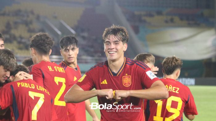 Selebrasi pemain Timnas U-17 Spanyol, Marc Guiu usai mencetak gol pertama lawan Kanada pada Matchday pertama Grup B Piala Dunia U-17 2023 di Stadion Manahan, Solo, Jumat (10/11/2023)