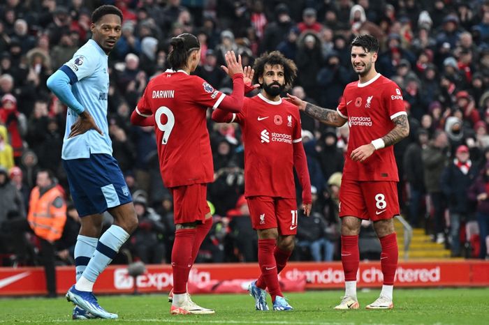 Mohamed Salah mencetak dua gol dalam kemenangan 3-0 Liverpool atas Brentford pada lanjutan Liga Inggris 2023-2024.