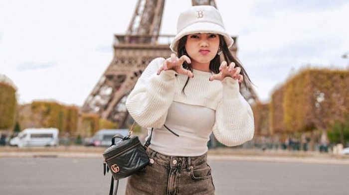 Fuji saat liburan ke Eropa.