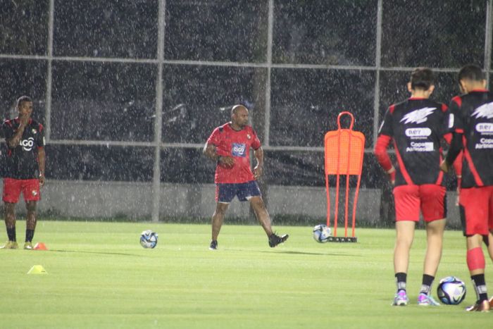 Suasana latihan Timnas U-17 Panama di Lapangan Kotabarat, Solo, Selasa (14/11/2023) malam WIB.