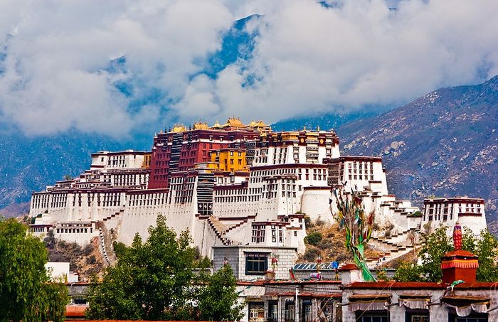 Istana Potala menjadi warisan sejarah dunia, menyimpan  banyak karya seni yang memesona.