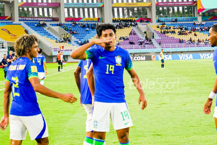 Selebrasi gol ketiga Timnas U-17 Brasil, saat menghadapi perlawanan Ekuador pada babak kedua 16 besar Piala Dunia U-17 2023 di Stadion Manahan, Surakarta, Senin (20/11/2023).