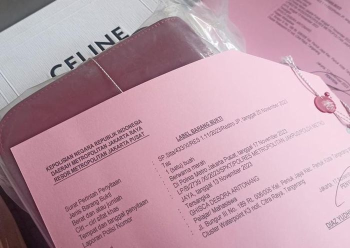 Deretan barang bukti milik Ghisca yang disita ditunjukkan dalam konferensi pers yang digelar di Polres Metro Jakarta Pusat.