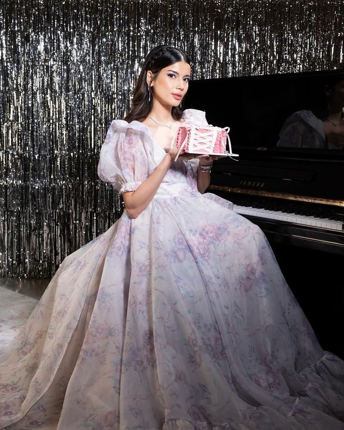 Sabrina Chairunnisa di hari ulang tahunnya yang ke-31.