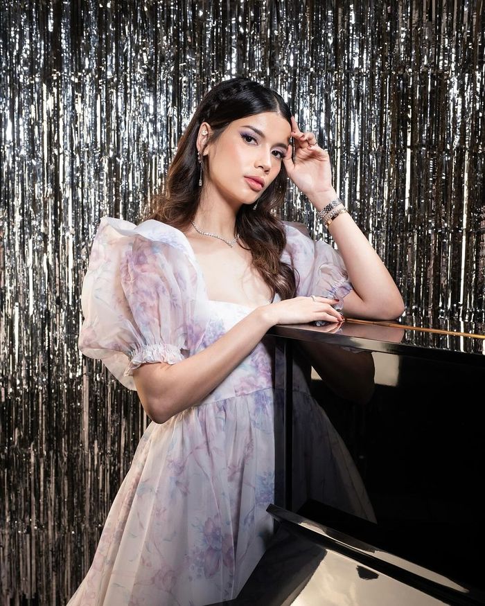 Penampilan Sabrina Chairunnisa di hari ulang tahunnya.