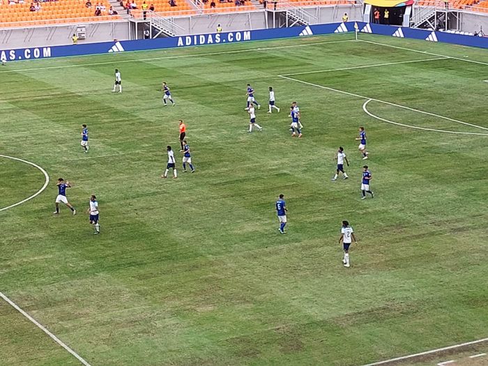 Suasana pertandingan antara Inggris vs Uzbekistan pada babak 16 besar Piala Dunia U-17 2023 di Jakarta International Stadium (JIS), Jakarta, Rabu (22/11/2023).