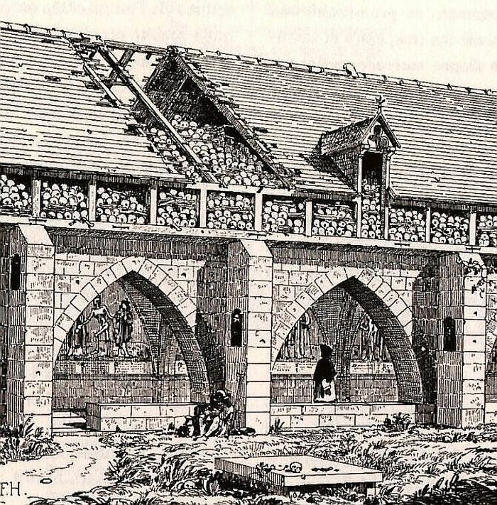 Sebuah rumah pemakaman di Pemakaman Saints Innocents, Paris.
