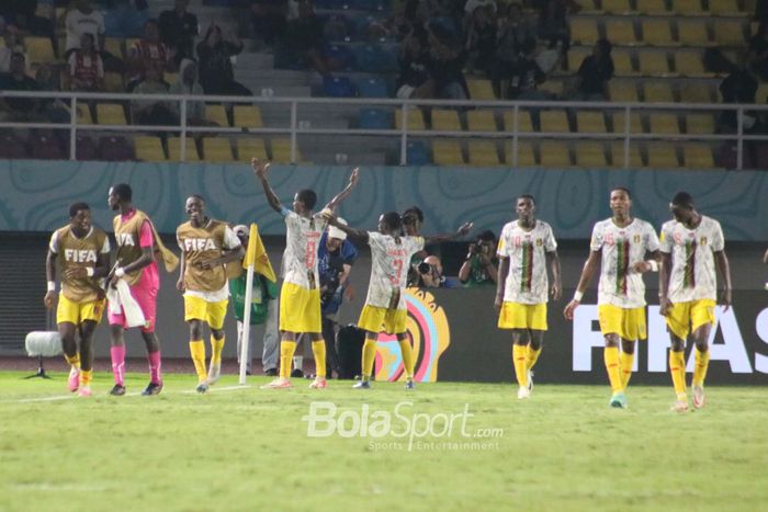 Selebrasi gol pertama Timnas U-17 Mali, Ibrahim Diarra, saat menghadapi Prancis pada babak pertama semifinal Piala Dunia U-17 2023 di Stadion Manahan, Surakarta, Selasa (28/11/2023).