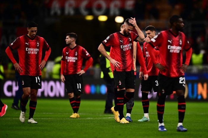 Reaksi Olivier Giroud dkk setelah AC Milan dikalahkan Dortmund pada duel Liga Champions di San Siro (28/11/2023).