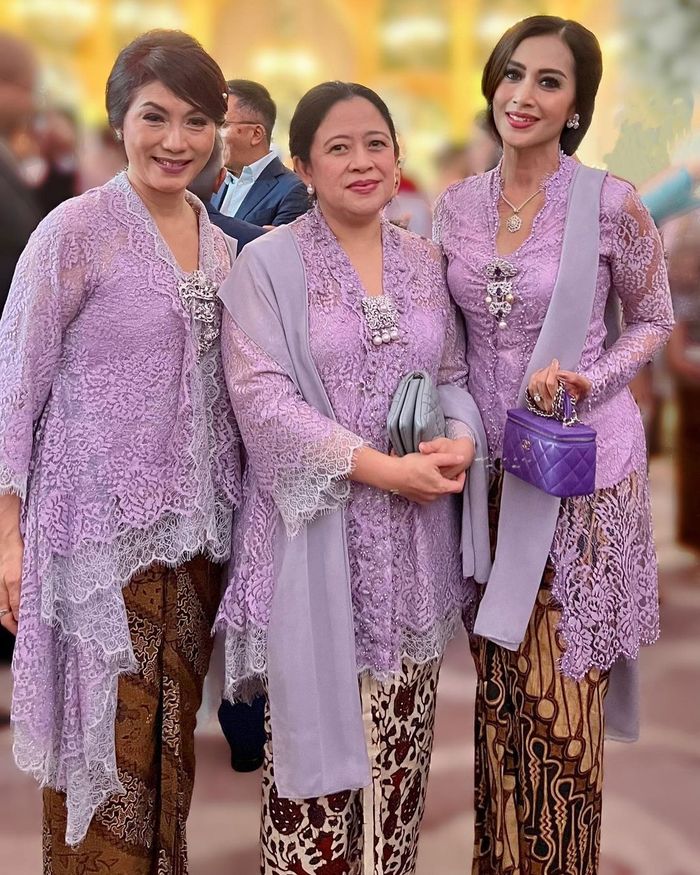 Foto Diah Permatasari, Puan Maharani, dan sahabat keduanya di acara pernikahan.